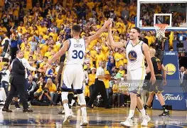 金州勇士集结日造点机会,志在全明星赛名次提升,管理层满意,年轻球员得到机会的简单介绍 金州勇士集结日造点机会,志在全明星赛名次提升,管理层满意,年轻球员得到机会的简单介绍