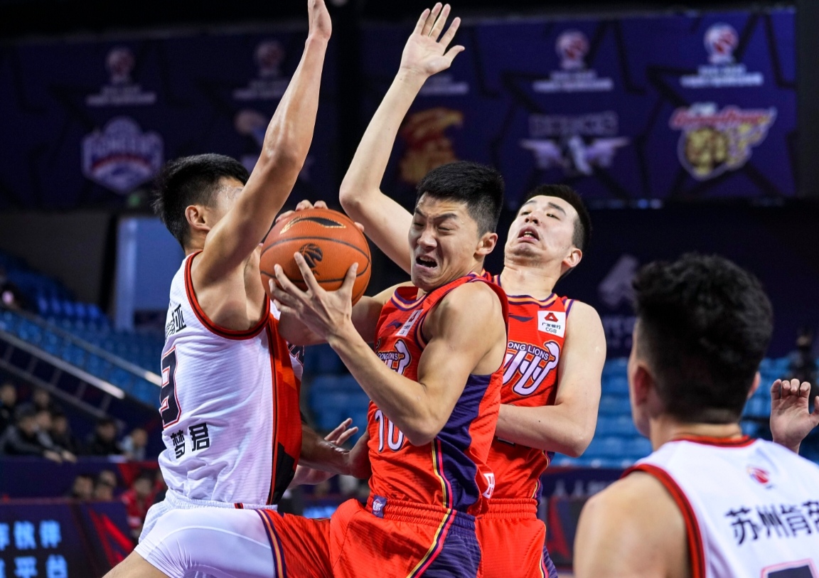 广厦男篮对阵山东男篮