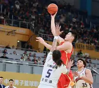 皇家社会迎CBA常规赛关键赛；冲刺阶段状态回暖；媒体盛赞；更衣室氛围转暖的简单介绍