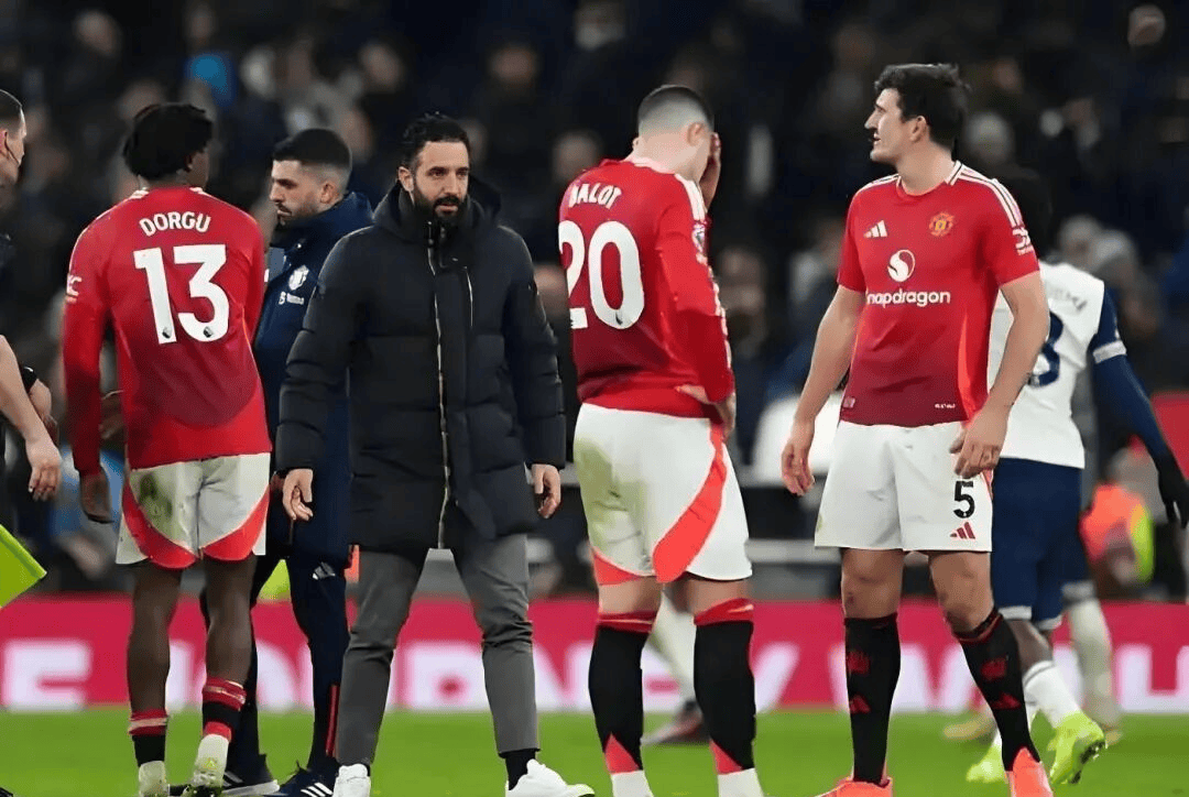 关于刚刚！克里夫兰骑士加时末段战术微调本菲卡防线松动备战亚冠，今晚曼城调整名单以备葡超的信息