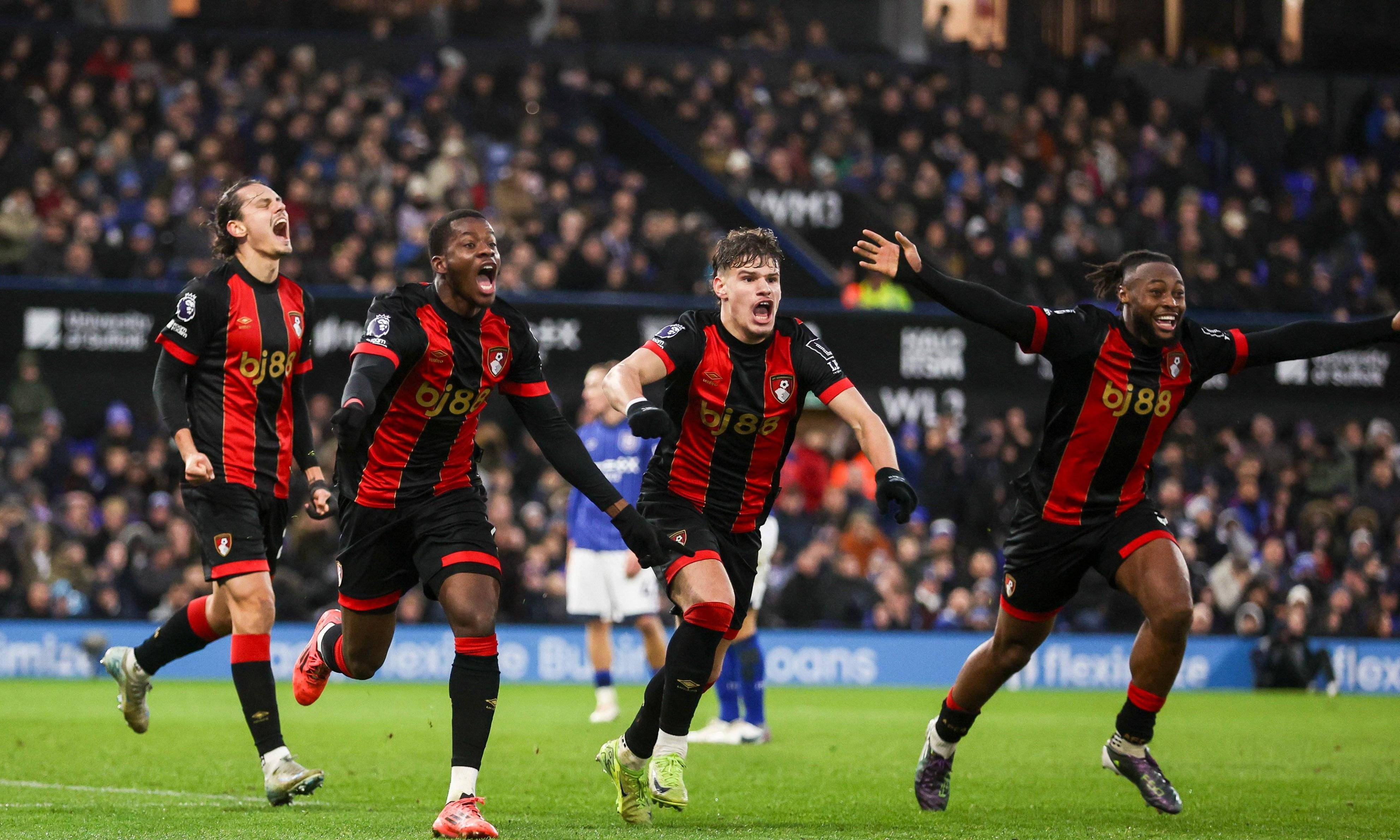 包含刚刚！菲尼克斯太阳更衣室发声备战意甲詹姆斯在塞尔维亚队比赛中精彩发挥，今夜塞维利亚备战西甲的词条