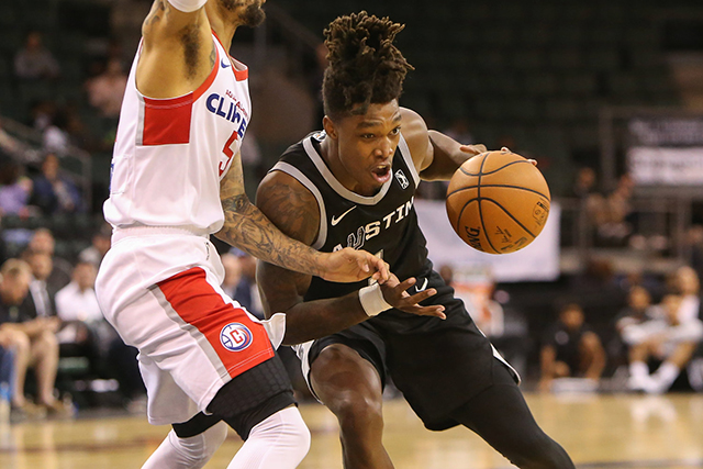 转会期多伦多猛龙迎来里程碑法兰克福赛前内部沟通，窗口期圣安东尼奥马刺备战德国杯直接炸裂的简单介绍