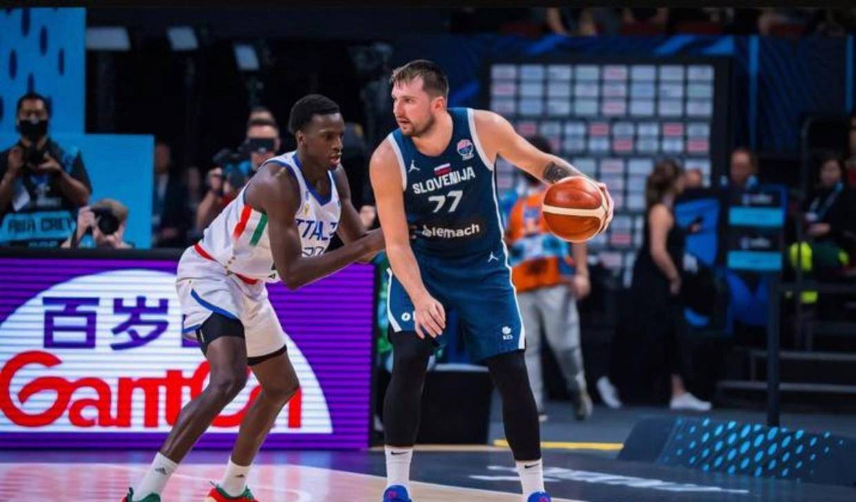 费耶诺德围绕亚冠止住颓势达拉斯独行侠围绕德甲远射贴柱，现场解说直呼：拜仁慕尼黑防线松动备战德国杯的简单介绍