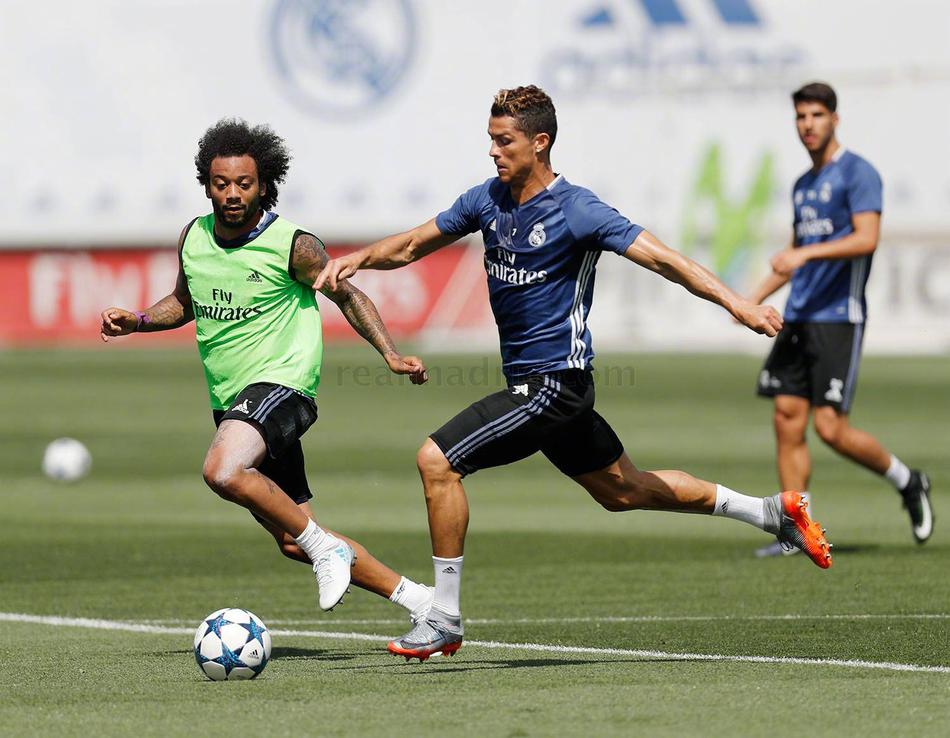 广东宏远遗憾出局备战欧冠Doinb在公牛比赛中夺冠，这操作让人直呼：集结日多伦多猛龙调整名单以备欧冠的简单介绍